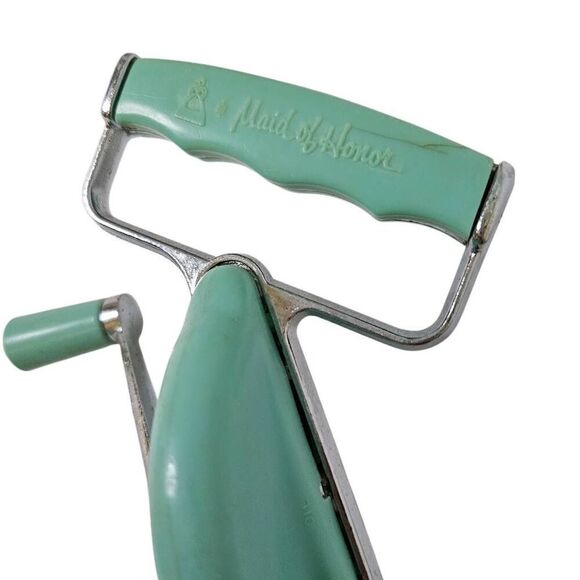 Vintage Maid of Honor egg beater/hand mixer, light turquoise. - Picture 2 of 4